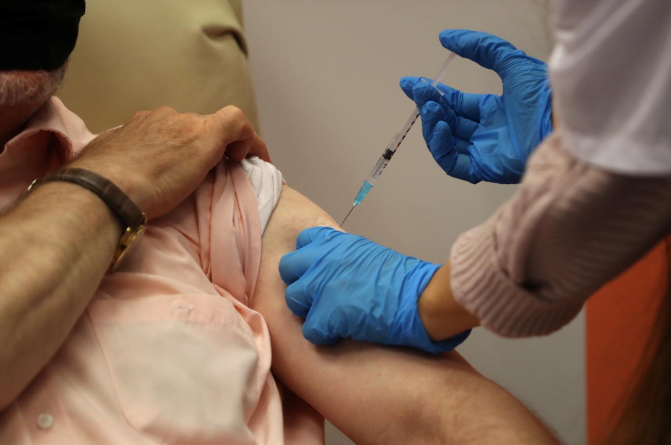 آغاز واکسیناسیون کووید۱۹ برای افراد بالای ۸۰ سال در رفسنجان