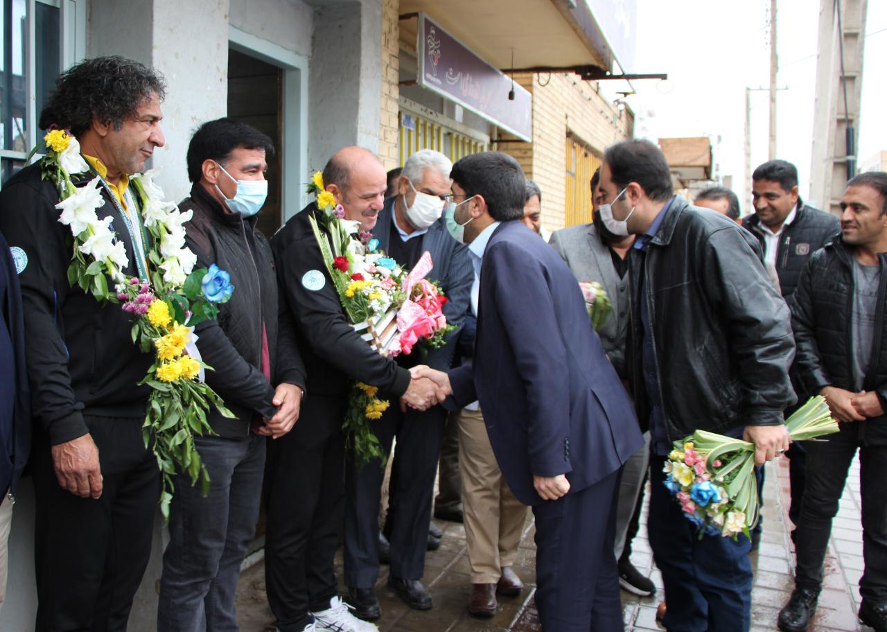 شهردار رفسنجان به استقبال قهرمانان رفسنجانی پاورلیفتینگ آسیا رفت