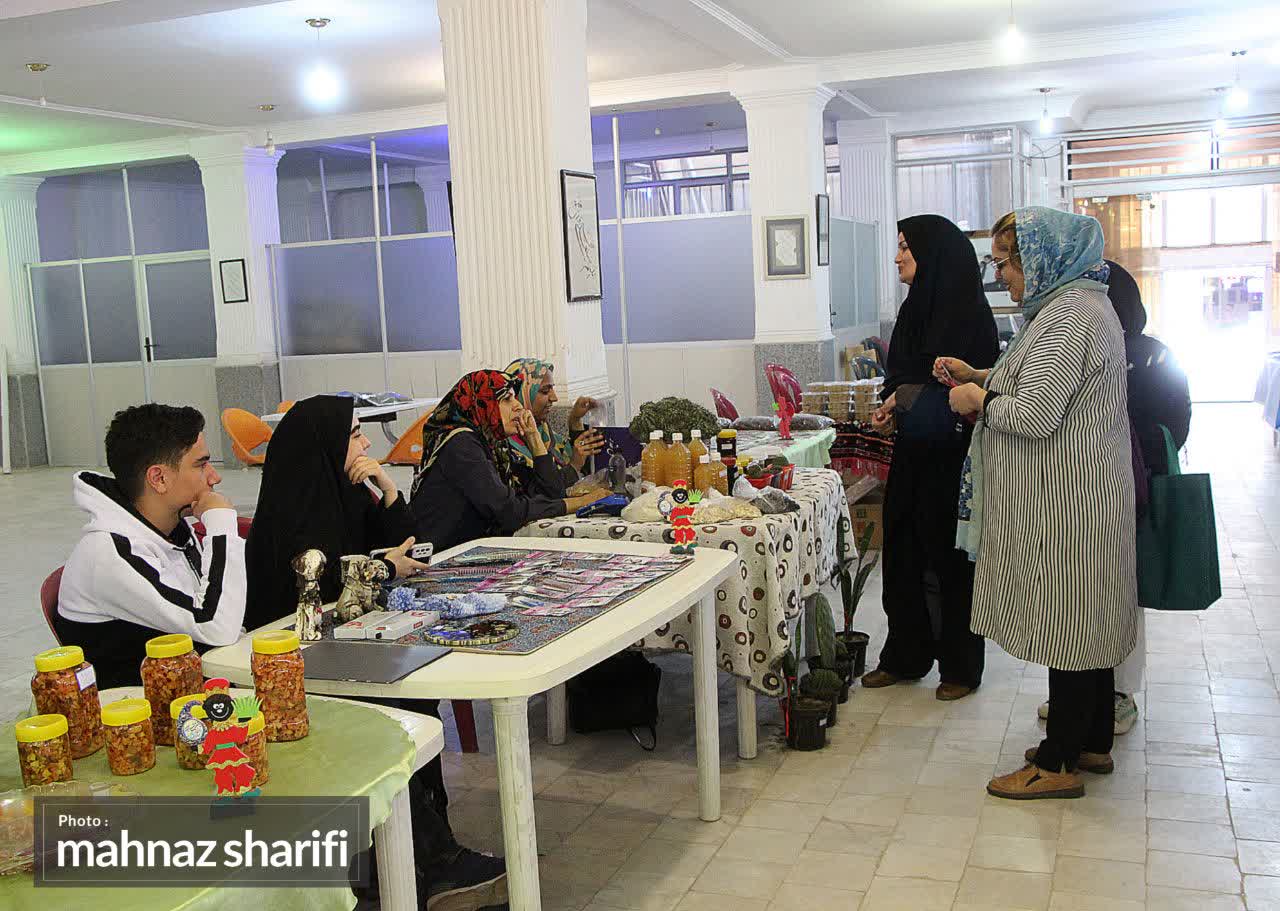 نگاهی به نمایشگاه توانمندی های فنی و حرفه ای و زنان در رفسنجان