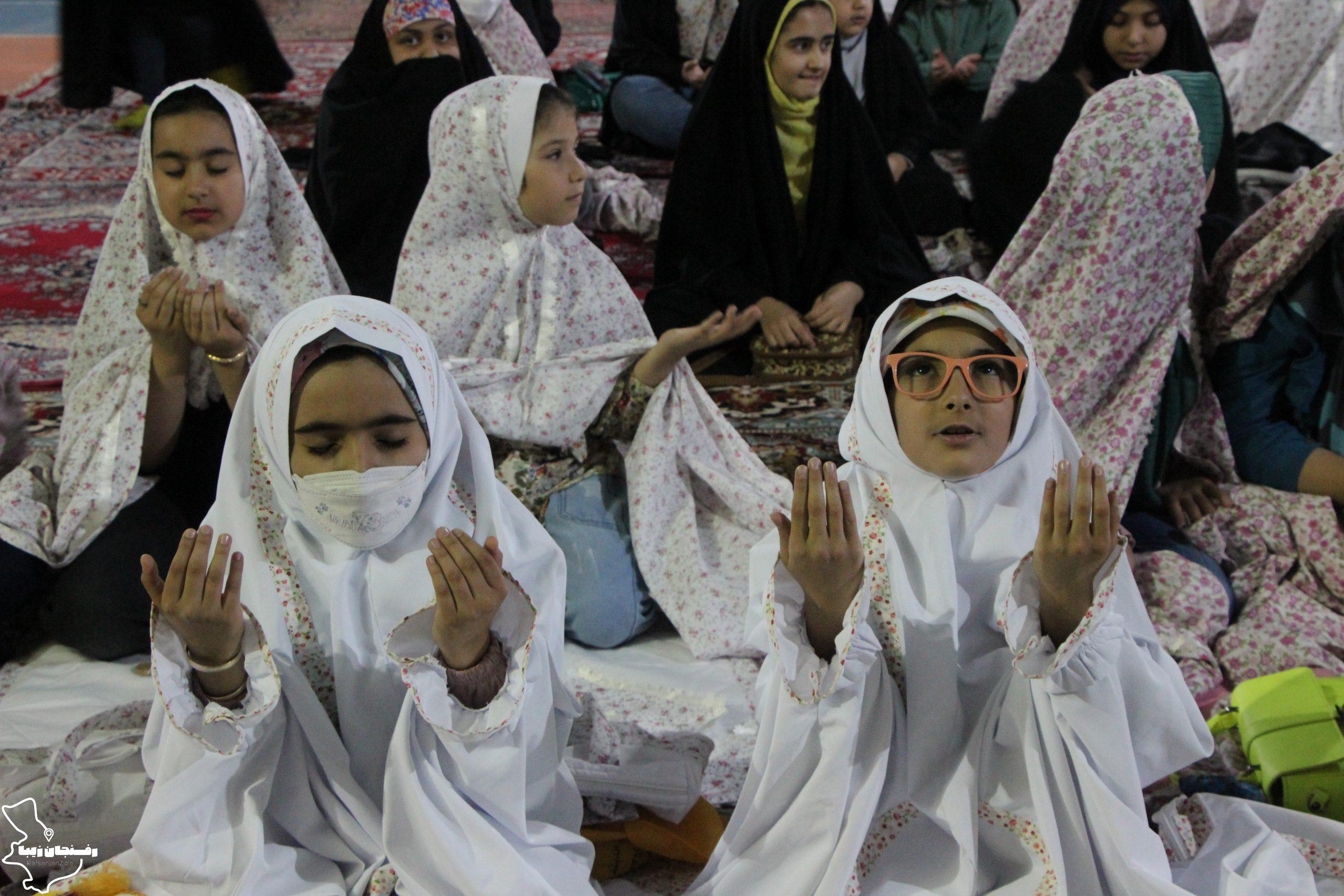 برپایی جشن میلاد کریم اهل بیت(ع) ویژه دختران چادری روزه اولی در رفسنجان