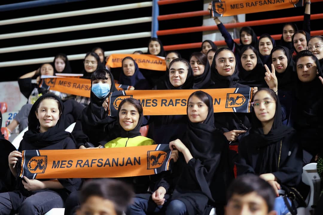 برای نخستین بار در تاریخ رفسنجان | ورزشگاه شماره یک مس پذیرای بانوان فوتبال دوست شد