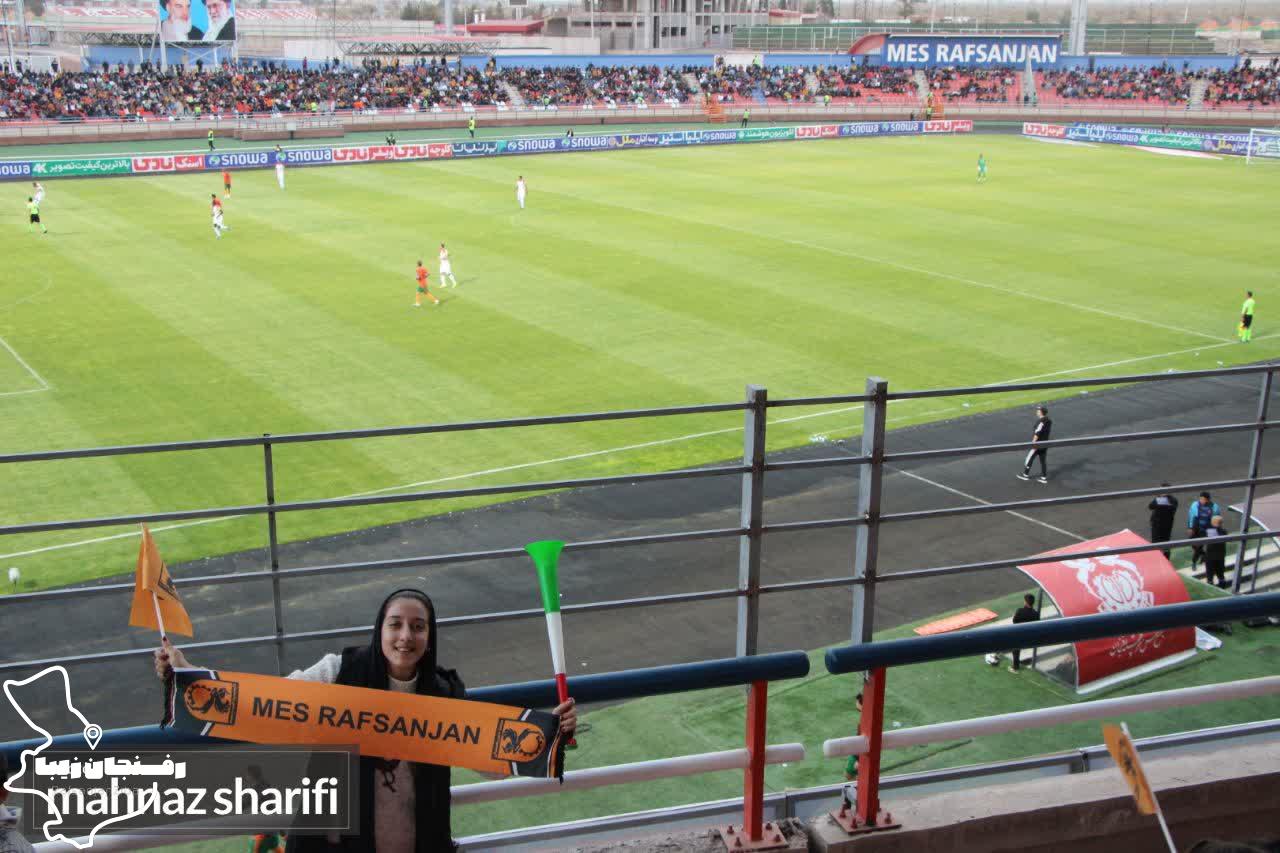 تجربه حس خوب تماشای فوتبال در ورزشگاه از زبان بانوان رفسنجانی + عکس